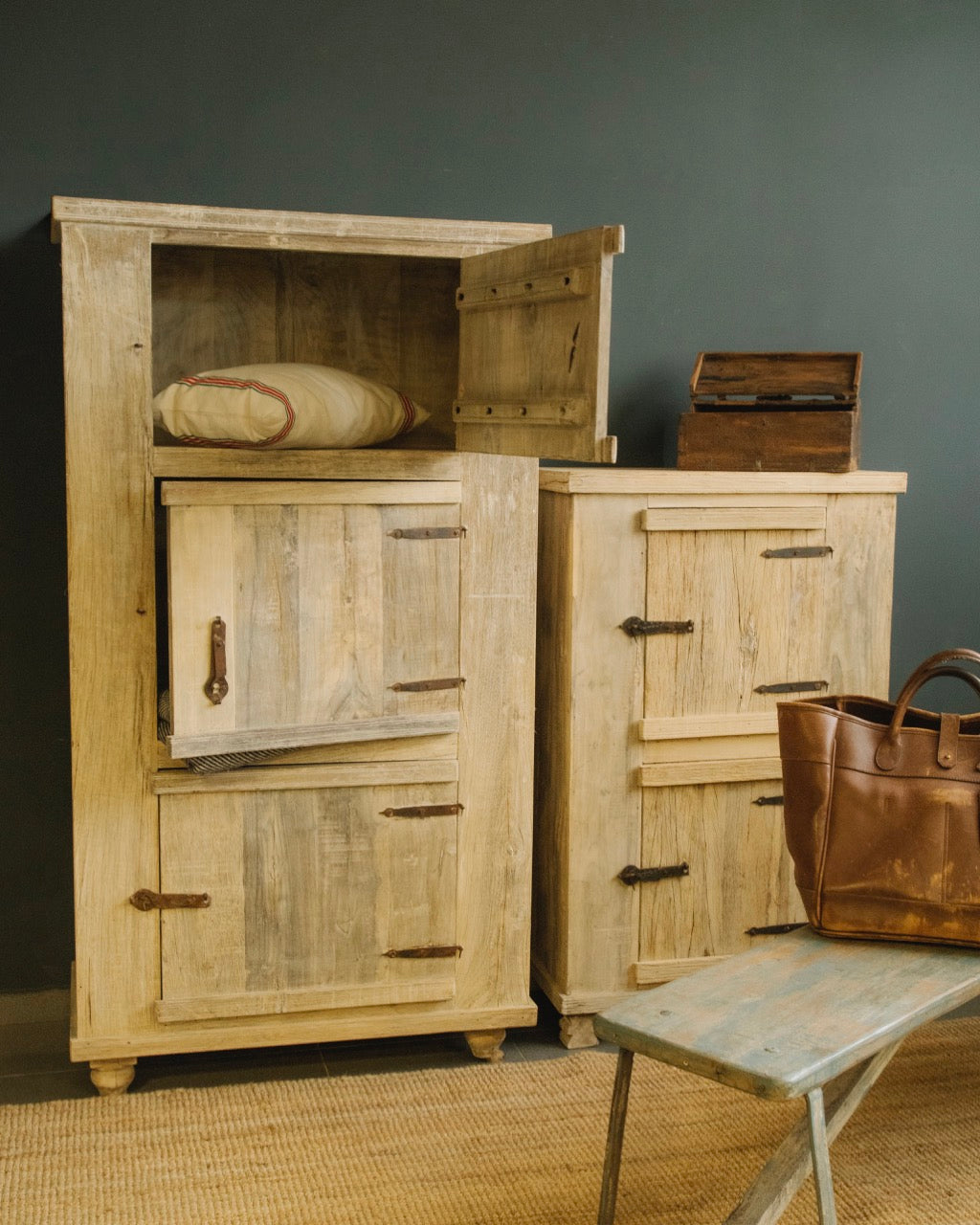 Reclaimed Wood                         Side Cabinet / Wardrobe
